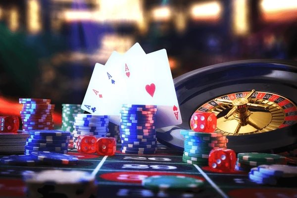 365Kyat Esports VIP ကစားသမားများ ဆုကြေးငွေ ရရှိနေသော ပွဲခမ်းနားထည်ဝါသော ဓာတ်ပုံမြင်ကွင်း
